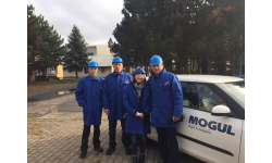 Представники ППФ "АГРО-ЦЕНТР" на нафтопереробному заводі Paramo.